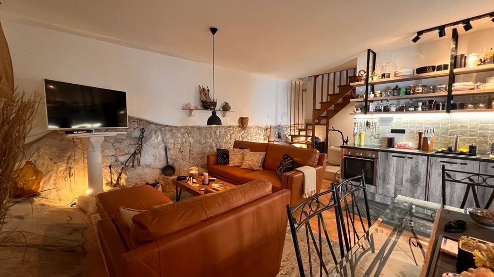 Fullt utrustade kök med matplats