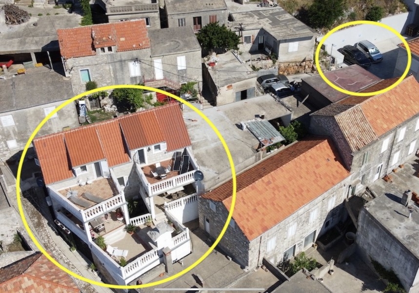 2 parhus inklusive parkeringsplats för 3 bilar