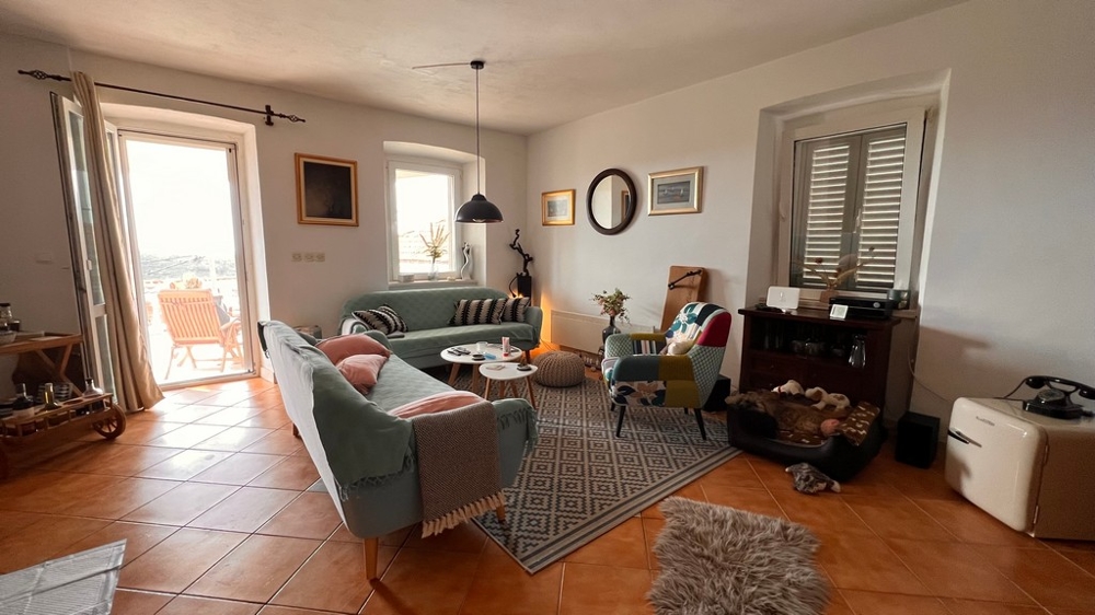 Ljusa rum med stora fönster