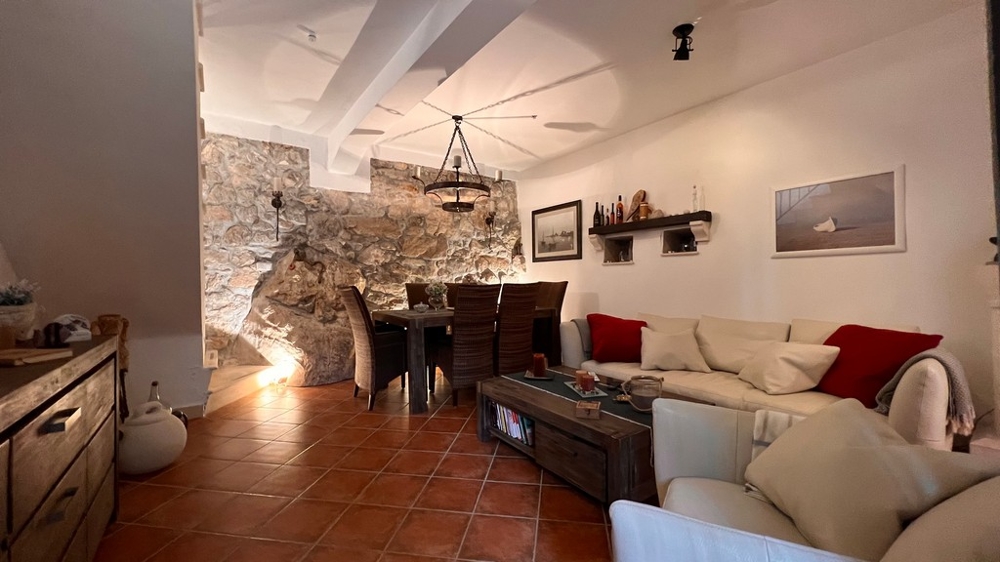 Vardagsrum med utgång till terrass