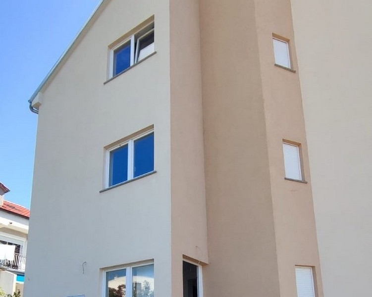 Hus med flera lägenheter till salu i Sibenik, Kroatien - Panorama Scouting.