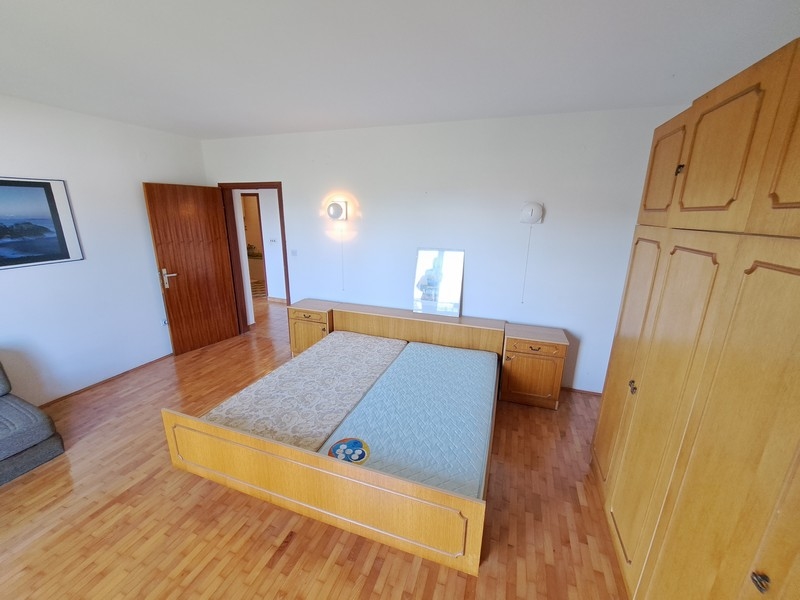 Sovrummet med dubbelsäng - fastighet H2648.