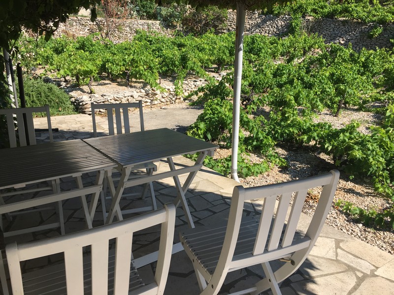 Terrass med matbord av fastighet H2653, Kroatien - Panorama Scouting.