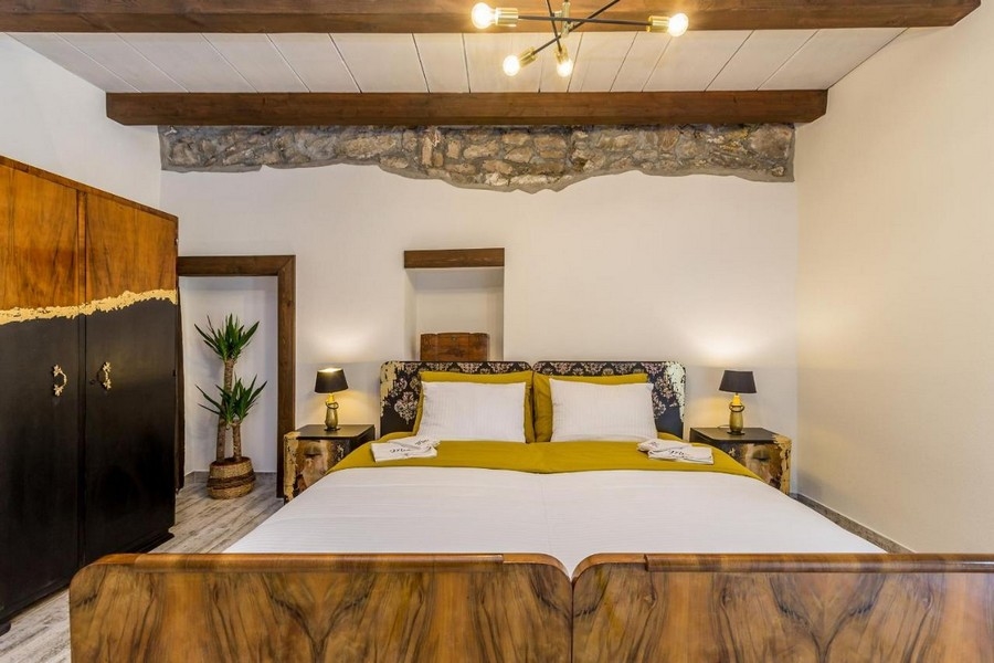 Dubbelsängen i fastighet H2661 i Kroatien - Panorama Scouting.