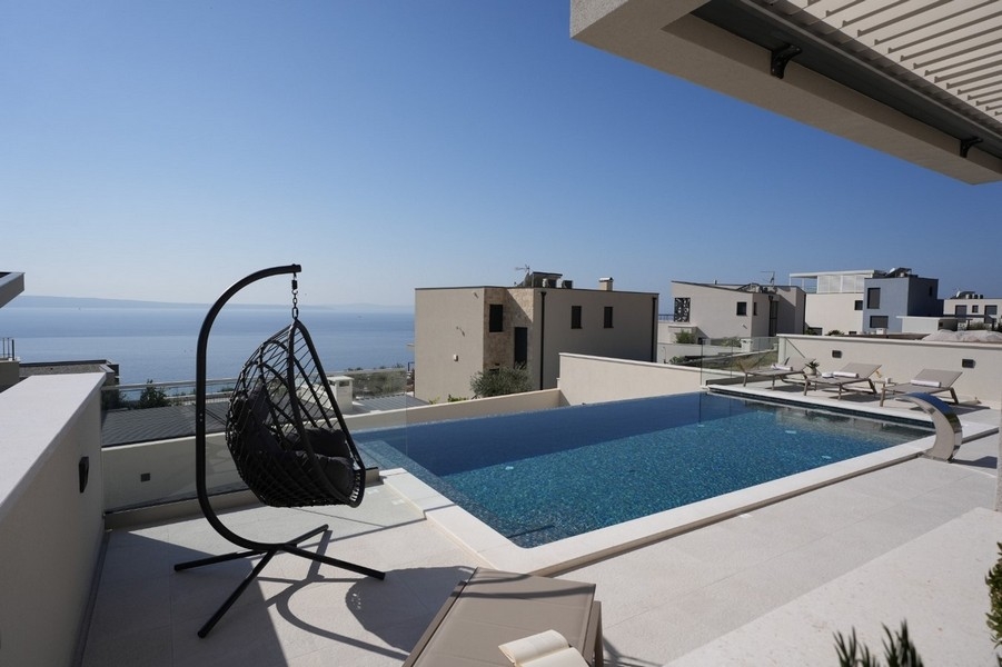 Modern villa med havsutsikt till salu i Split, Kroatien.