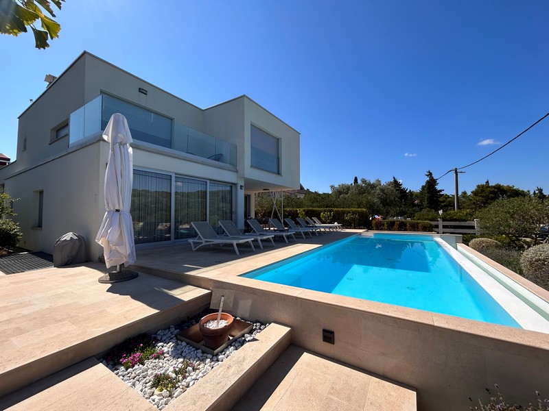 Villa i ett attraktivt läge nära havet i Kroatien - Panorama Scouting H2681.