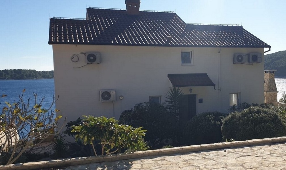 Baksidan av Villa H2684 i Kroatien - Panorama Scouting.