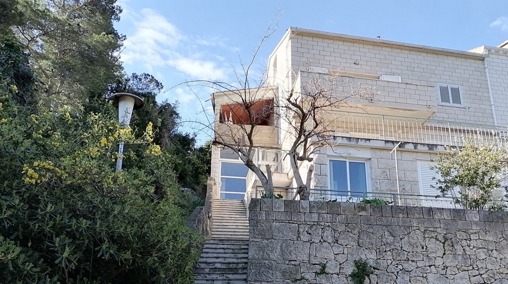Köp ett parhus i medelhavsstil vid havet i Kroatien - Panorama Scouting H2685.