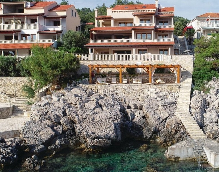 Köp ett hus vid havet i Kroatien - Panorama Scouting fastighet H2689.