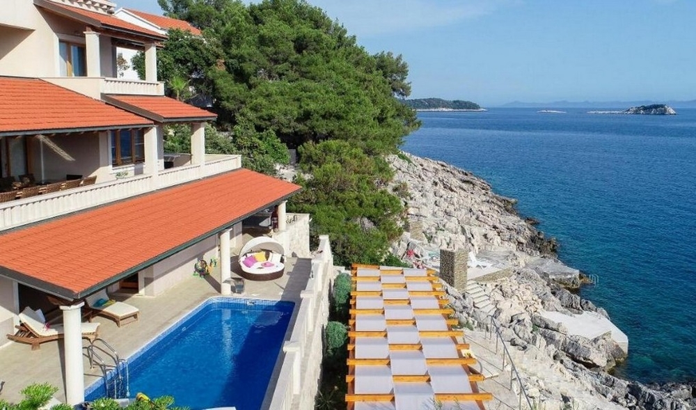 Fastigheter i 1:a raden till havet i Kroatien - Panorama Scouting H2689 på Korcula.