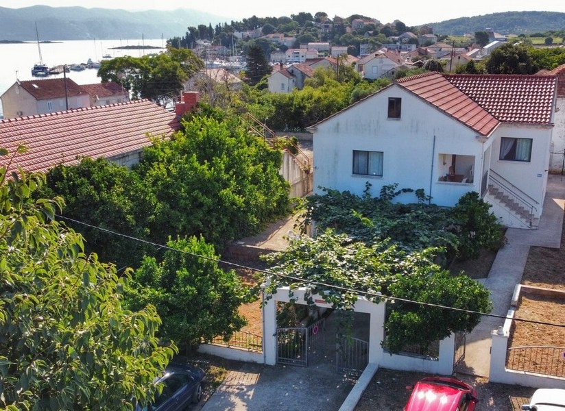 Fågelperspektiv av fastighet H2696 i Kroatien - Panorama Scouting.