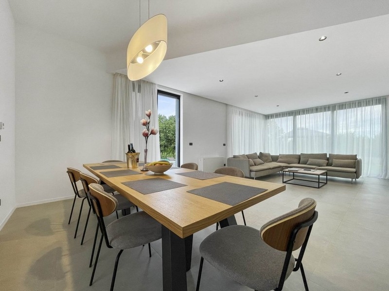 Matbord och vardagsrum i fastigheten H2720 i Kroatien - Panorama Scouting.