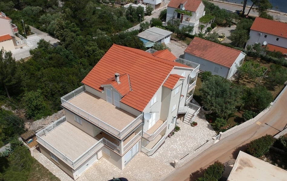 Hyreshus med sommarkök byggt 2010