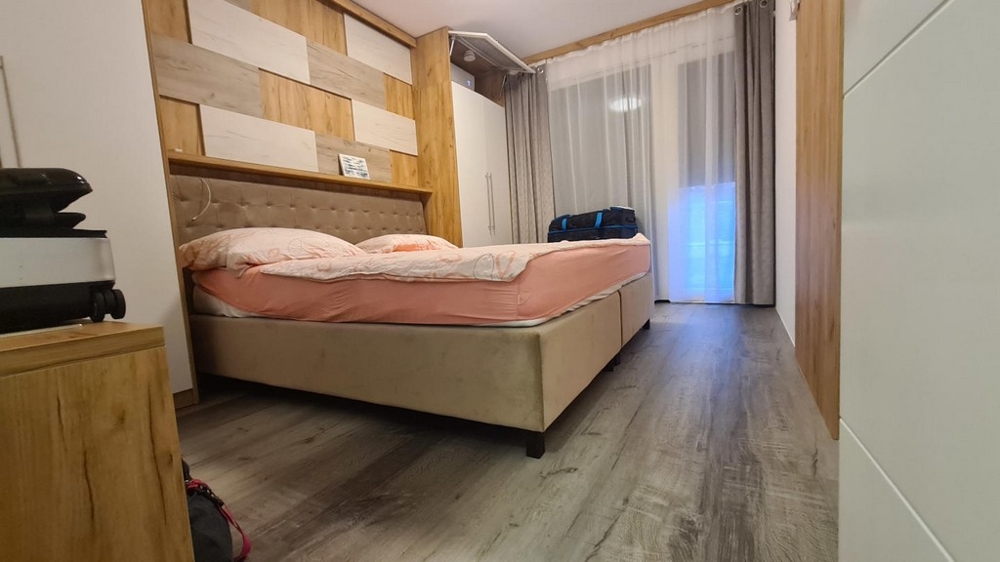 Ett av de två sovrummen.