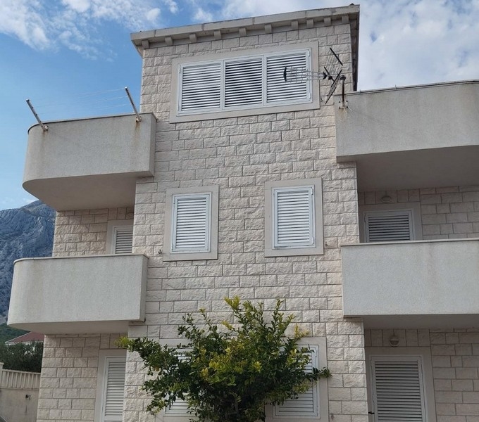 Lägenhetshus byggt 2008 i Orebic - Fastigheter Kroatien