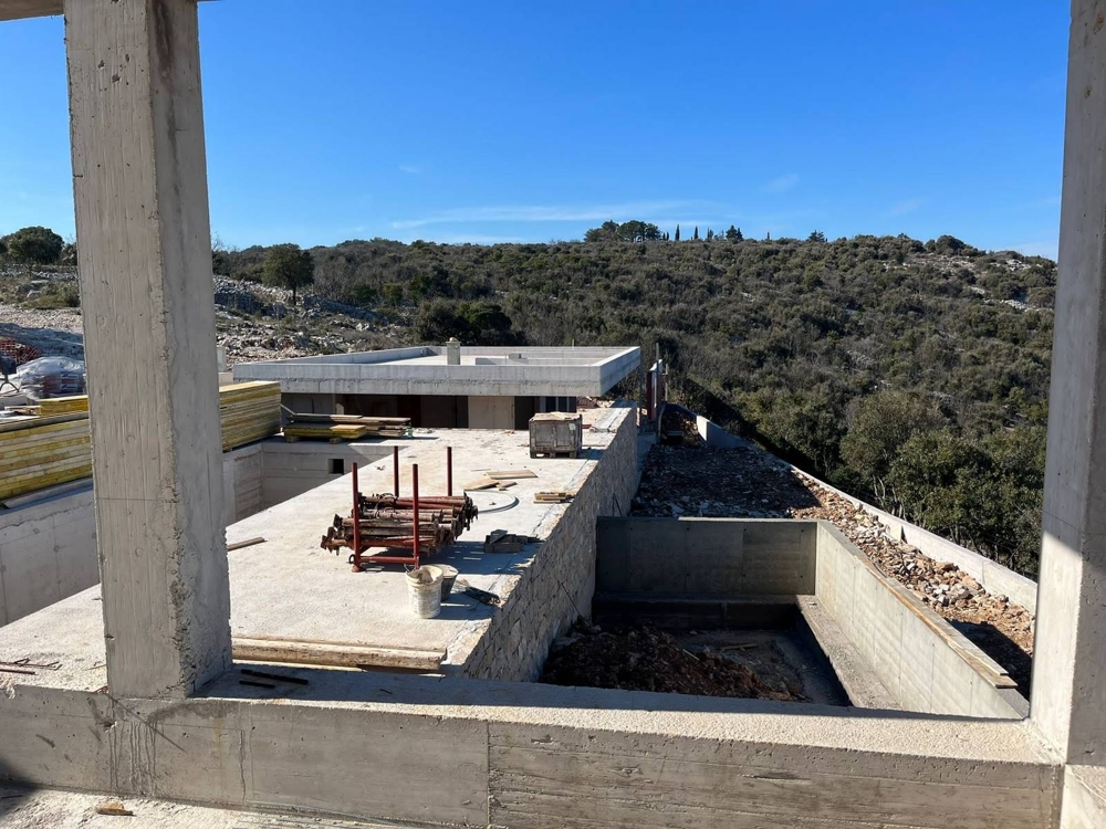 Fastighet som ska färdigställas med totalt 284 m² boyta - H2735