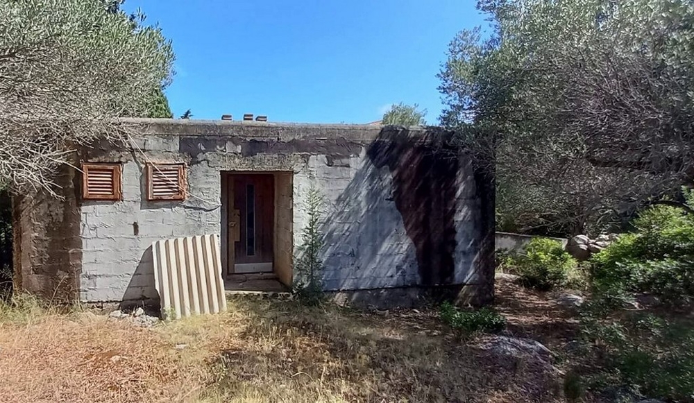 1166 m² tomt vid havet med ett litet hus under uppförande - H2742