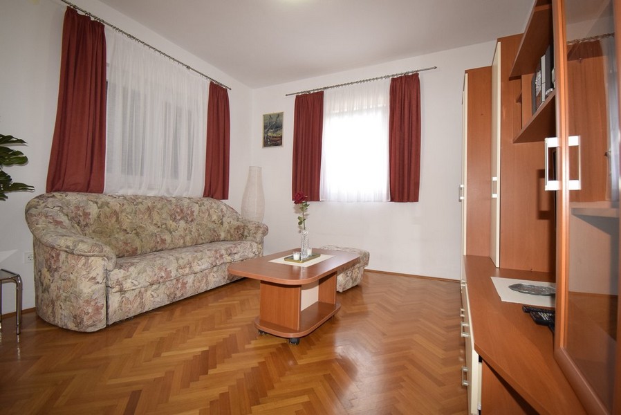 Vardagsrum i en lägenhet.