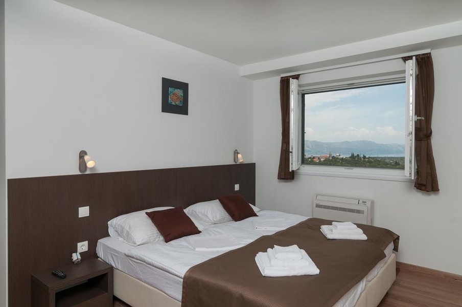 Sovrum med utgång till terrassen