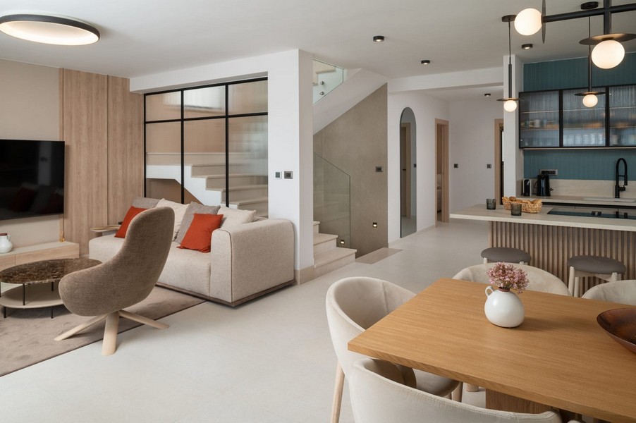 Öppet vardagsrum och kök med modern design
