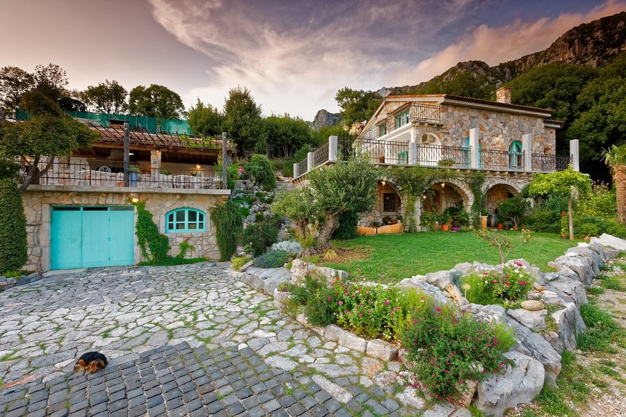 Medelhavsvilla med pool och havsutsikt i Bribir