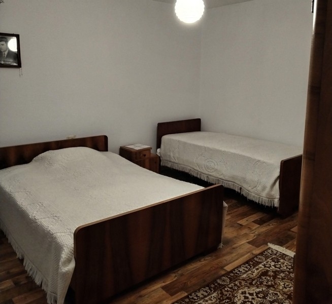 Sovrum med 2 enkelsängar