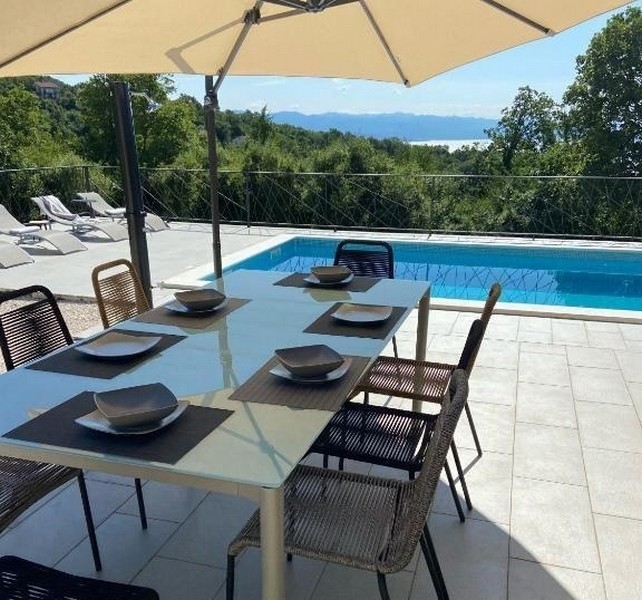 Rymlig terrass med panoramautsikt över havet - Fastighet Kroatien - Kvarnerbukten