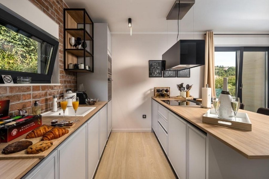 Högkvalitativt öppet och ljust kök