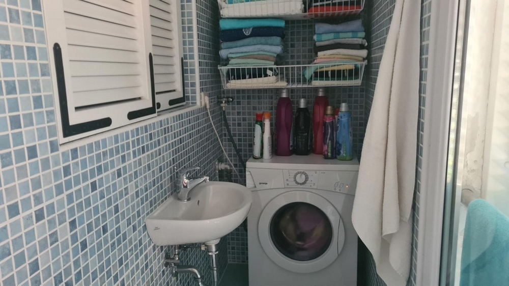 Badrum med tvättmaskinsanslutning
