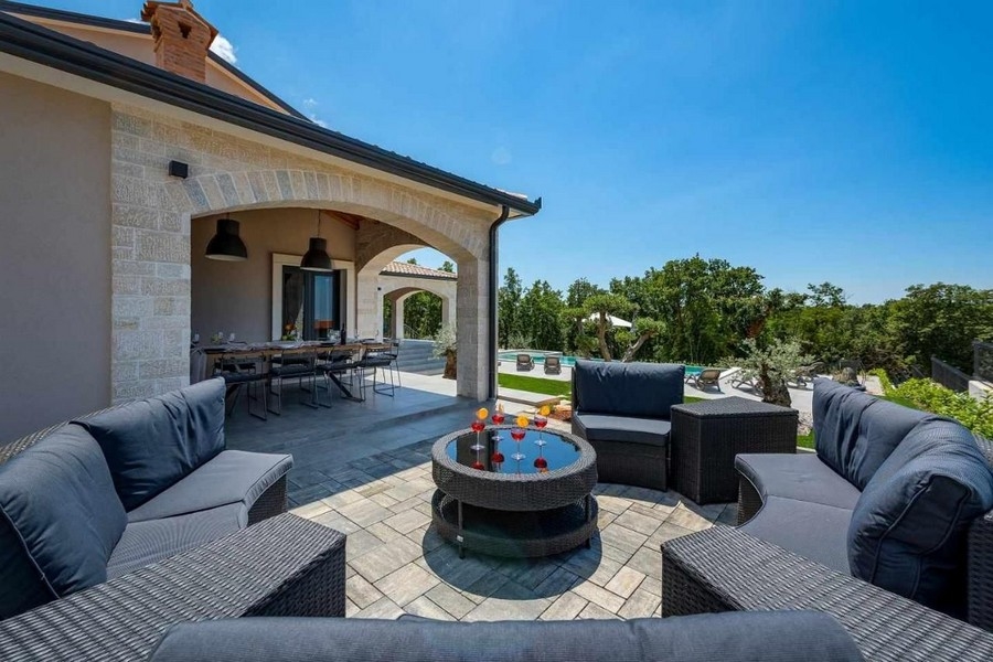 Exklusiv villa med flera terrasser