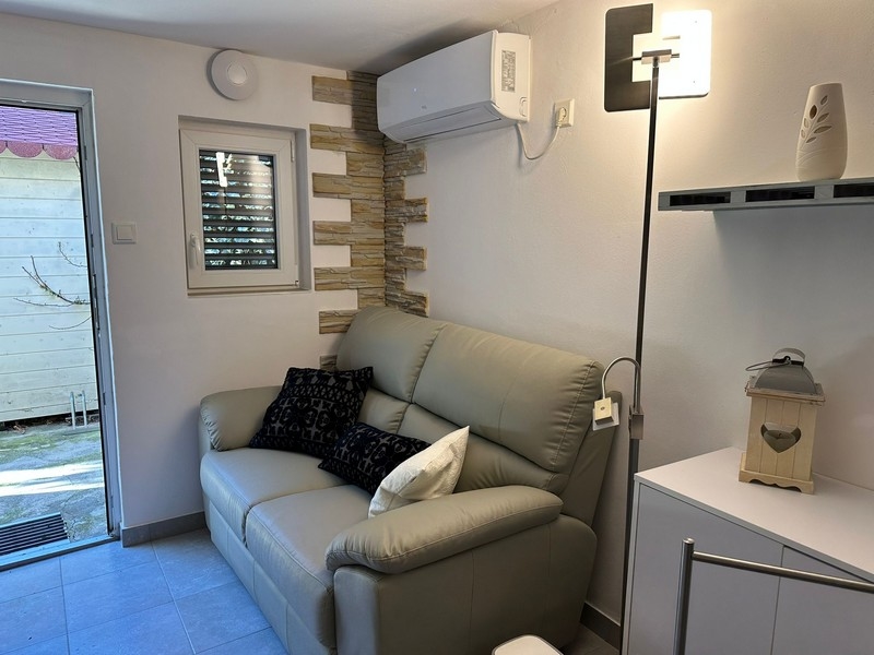 Luftkonditionerat vardagsrum med tillgång till terrassen och havsutsikt