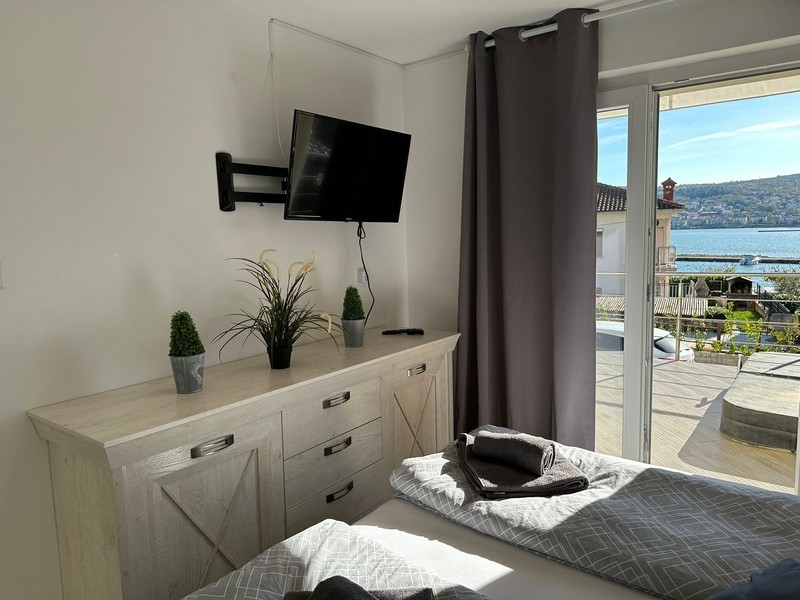 Sovrum med tillgång till terrass med havsutsikt - H2822