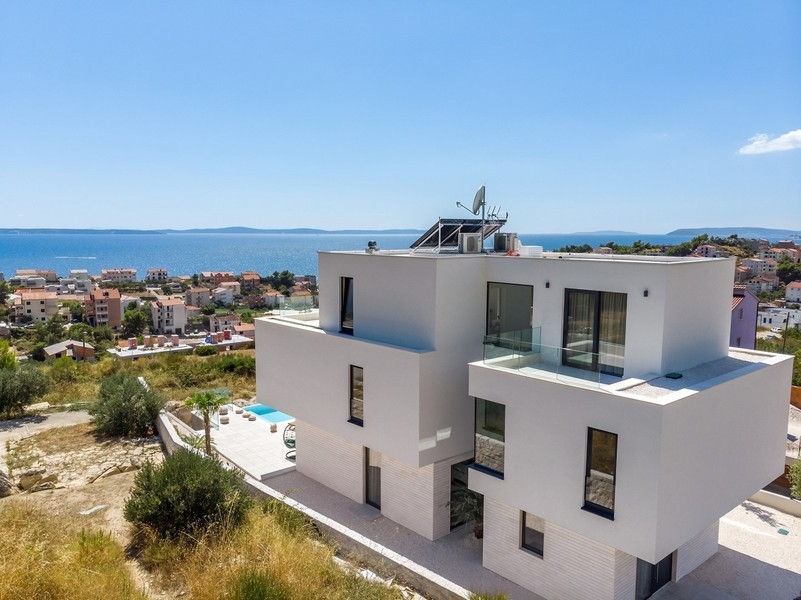 Villa med högkvalitativ inredning i lugnt läge