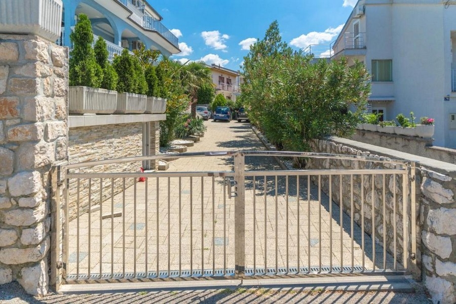 Inhägnad innergårdsingång