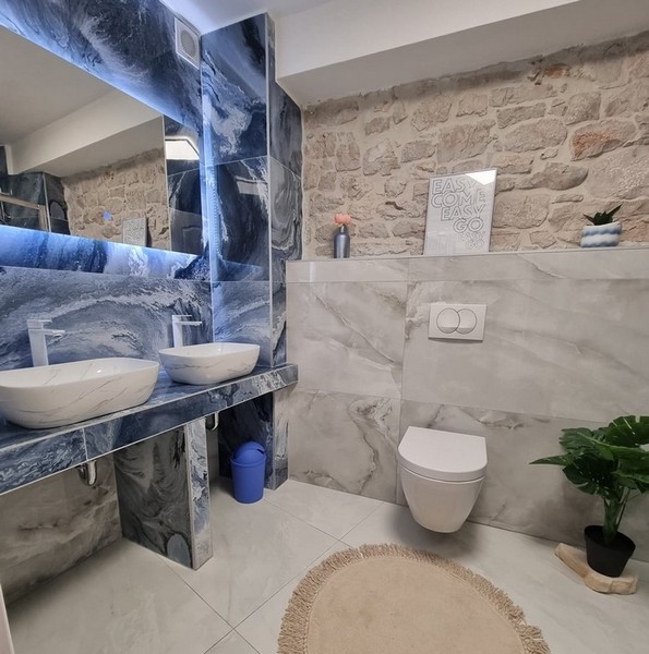 Moderna badrum med lyxig inredning