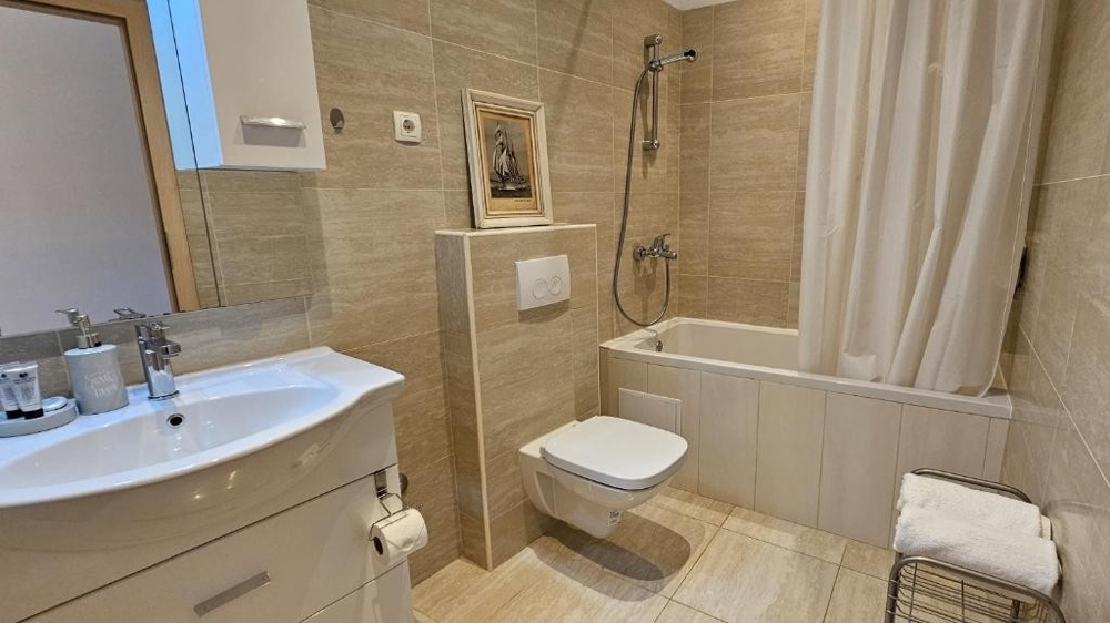 Sovrum med utgång till balkong