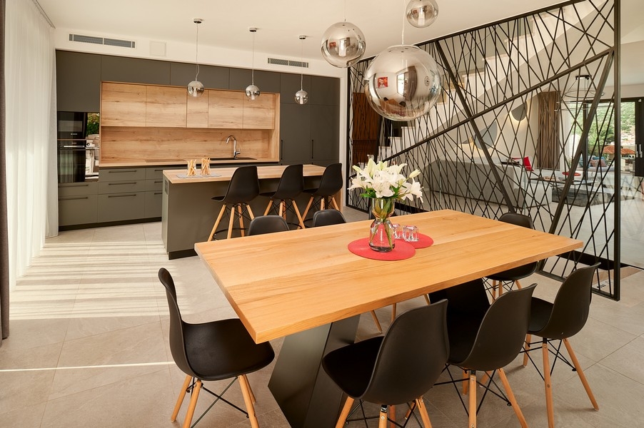 Högkvalitativa kök med matplats