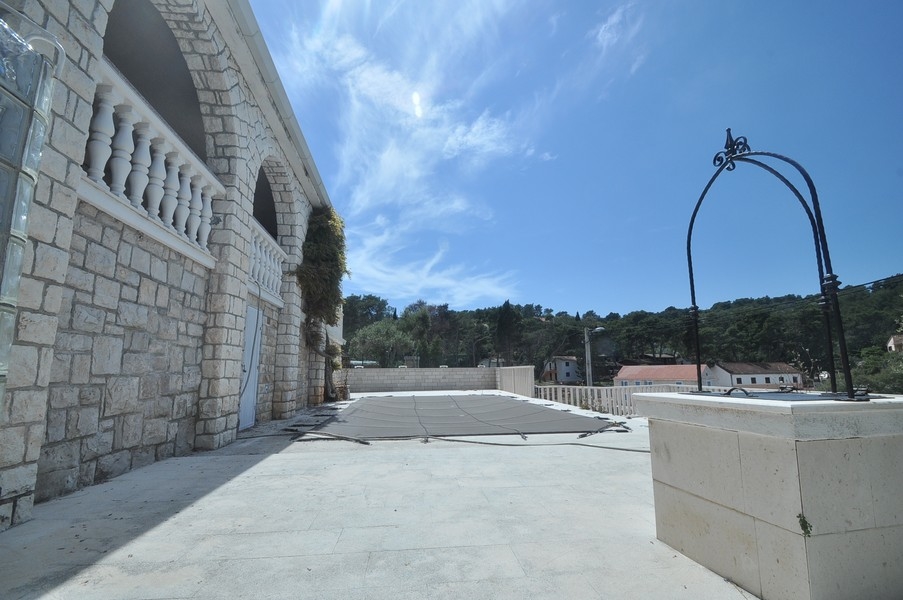 Mysigt vardagsrum i hus vid havet i Kroatien, perfekt för familjesammankomster