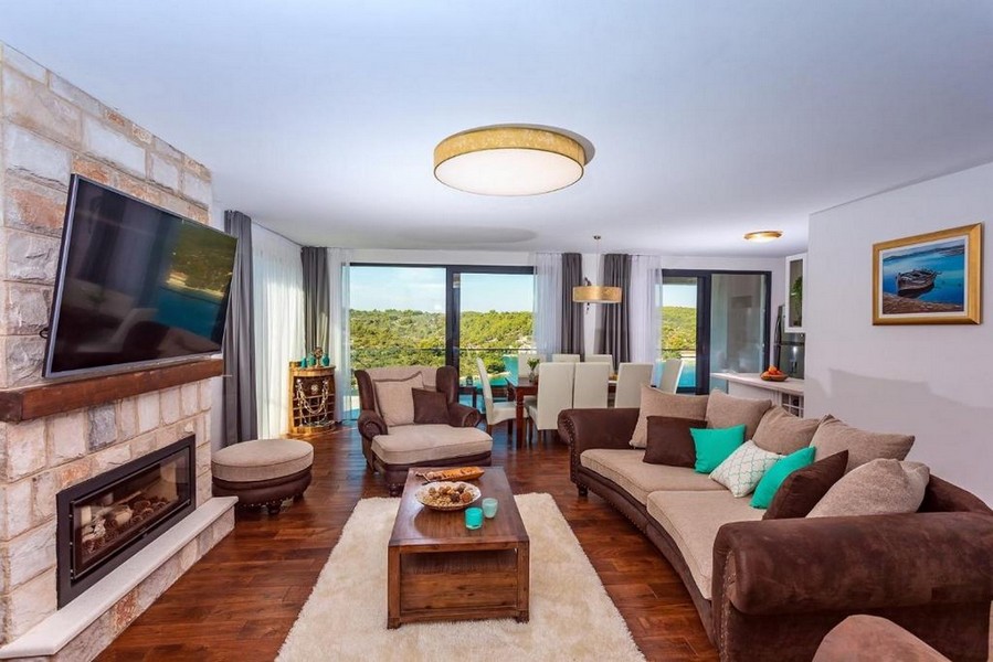 Vardagsrum inne i en villa, som erbjuds av Panorama Scouting Croatia.