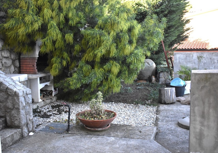 Anlagd trädgård med fantastiskt läge