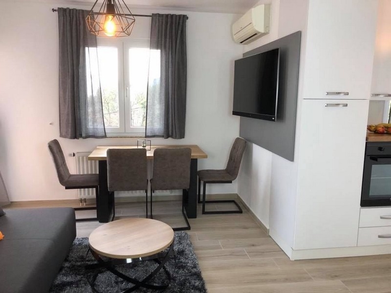 Modern matplats i en kroatisk fastighet