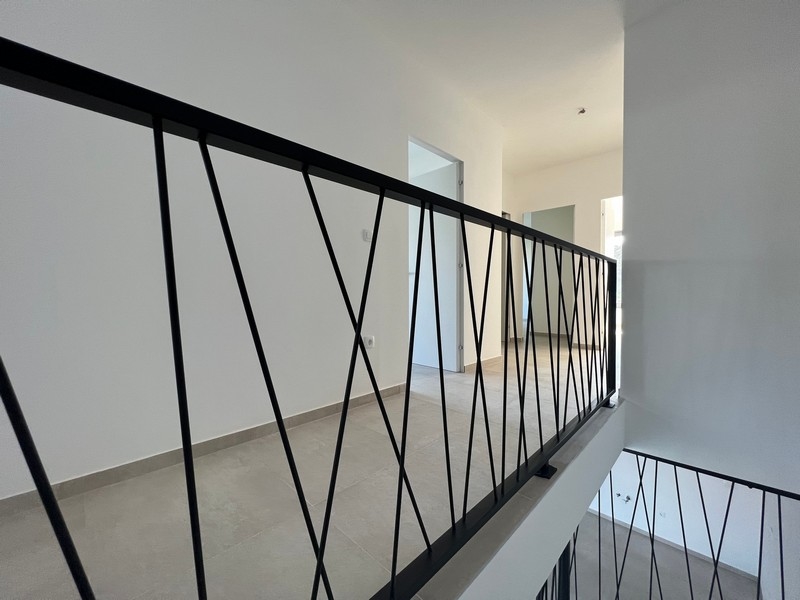 Detalj av en modern trappkonstruktion, en fin detalj i denna fastighet i Kroatien.