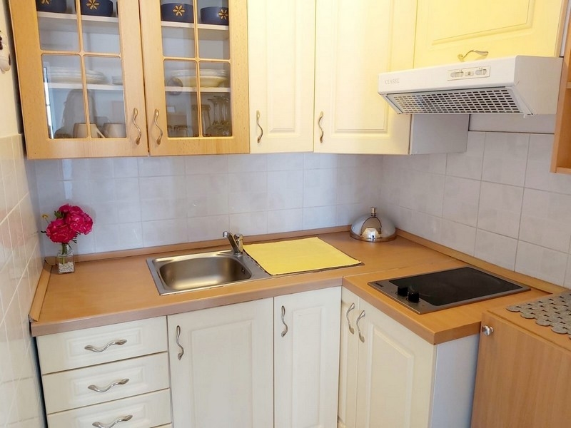 Sovrum i hyreshus med havsutsikt, hus nära havet