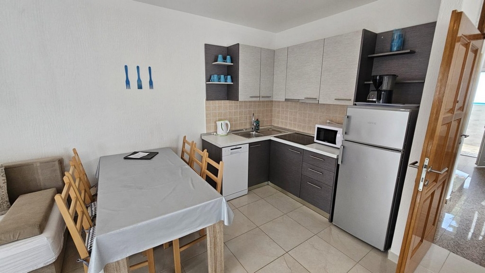 Matplats och kök i hus H2995, bjuds ut till försäljning i Kroatien.