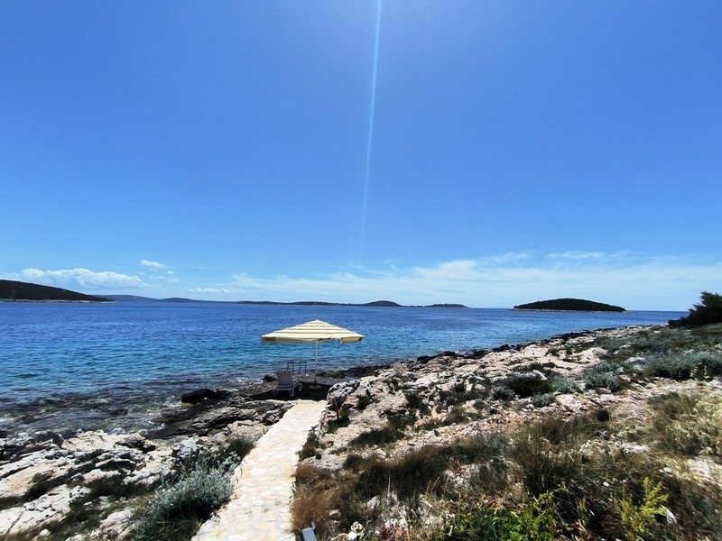Vägen från huset till stranden.