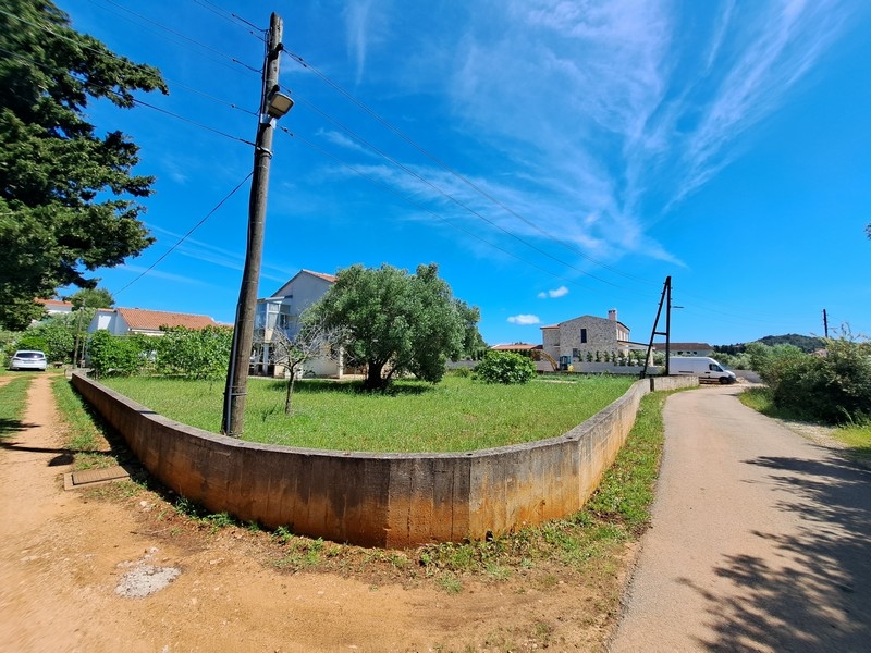 Köp ett hus med en stor tomt vid havet i Kroatien - Panorama Scouting.