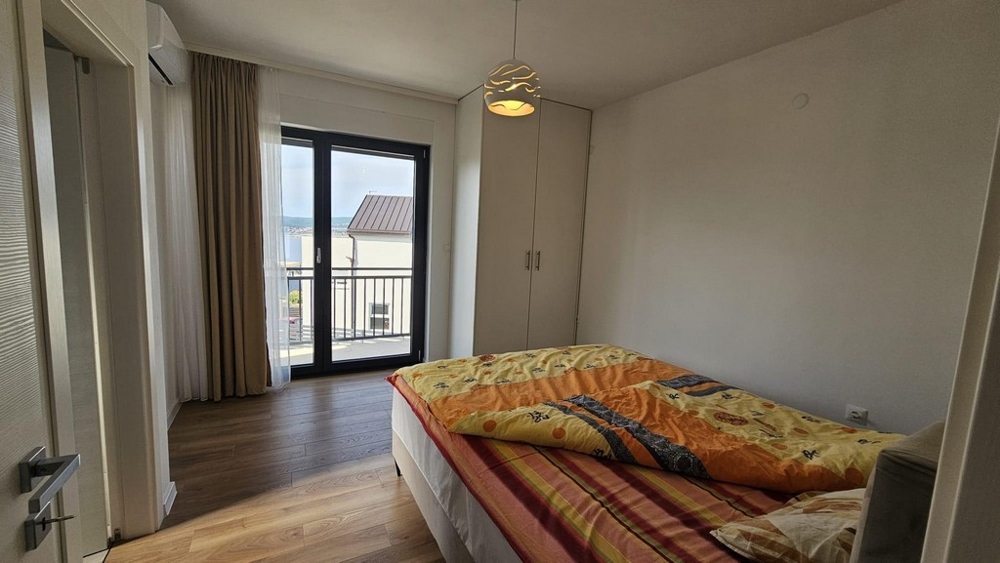 Sovrum med balkong och havsutsikt