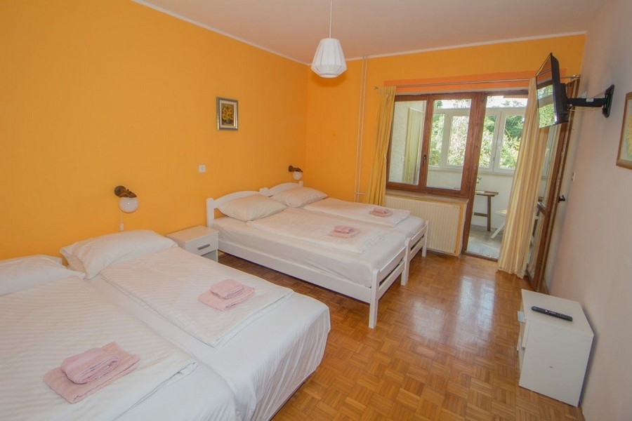 Sovrum med tre bäddar, hus i Porec, Kroatien