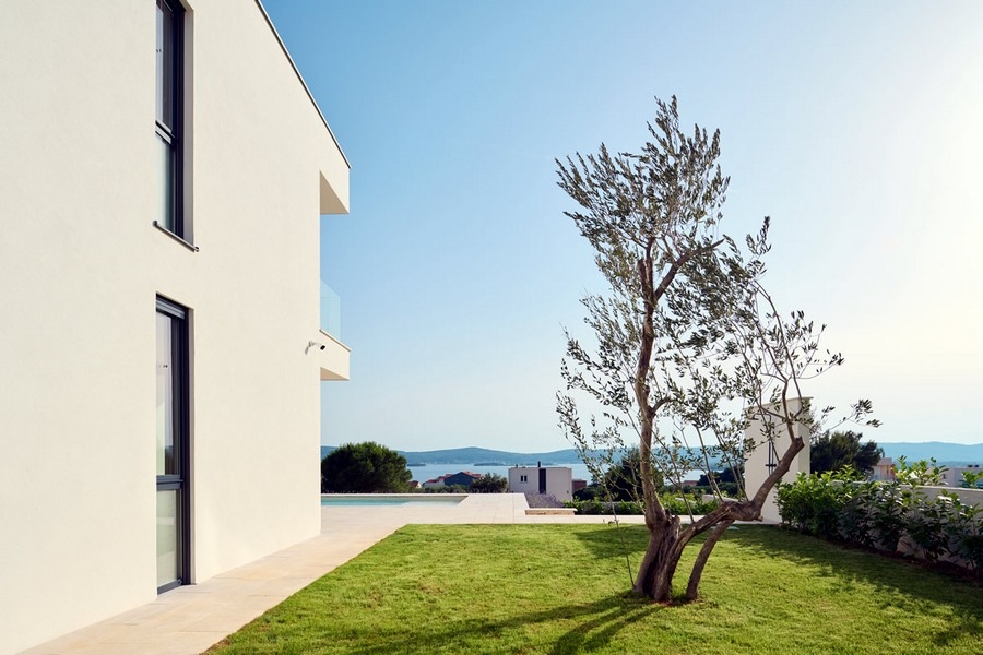 Villans trädgård till salu i Kroatien med havsutsikt