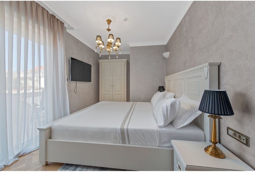 Andra sovrummet i Villa H3042 med en stor säng och moderna bekvämligheter